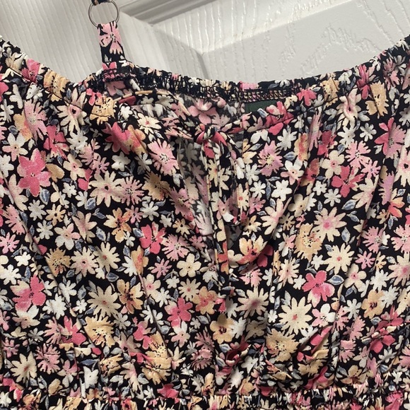Wild fable flower crop top size medium - Picture 2 of 5